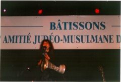 En concert à la Grande Halle de la Villette pour la Paix et l'Amitié entre les peuples et les religions En concert à la Grande Halle de la Villette pour la Paix et l'Amitié entre les peuples et les religions