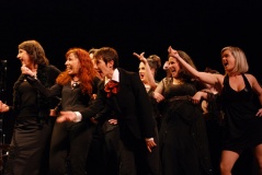 Avec la troupe de la Comédie musicale les Misérables au Comédia