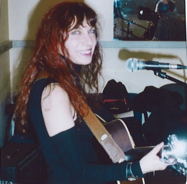 Fabell/Fabienne Elkoubi en studio - © Rouge Orange Fabell/Fabienne Elkoubi en studio - © Rouge Orange