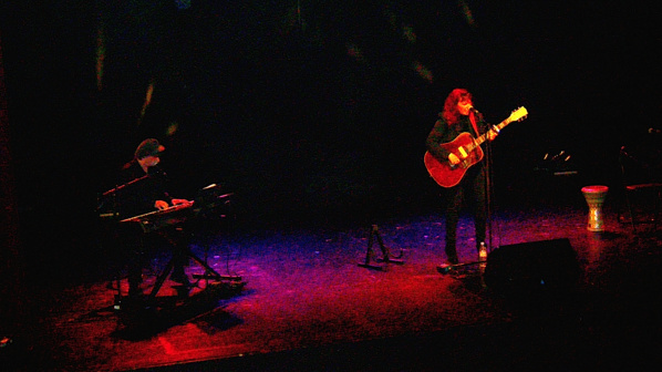 Fabell au Vingtième Théâtre à Paris: public sous le charme et critique dithyrambique. Une soirée d'une rare intensité. Fabell au Vingtième Théâtre à Paris: public sous le charme et critique dithyrambique. Une soirée d'une rare intensité.