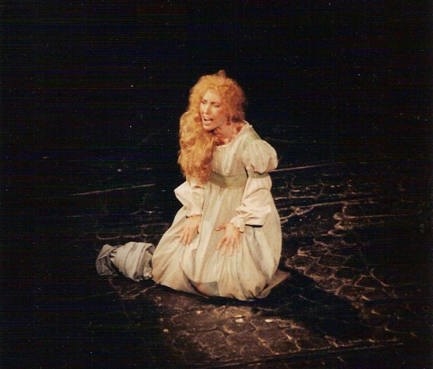 Fabell interprête Fantine, au théâtre Mogador, dans la comédie musicale Les Misérables - © D.R